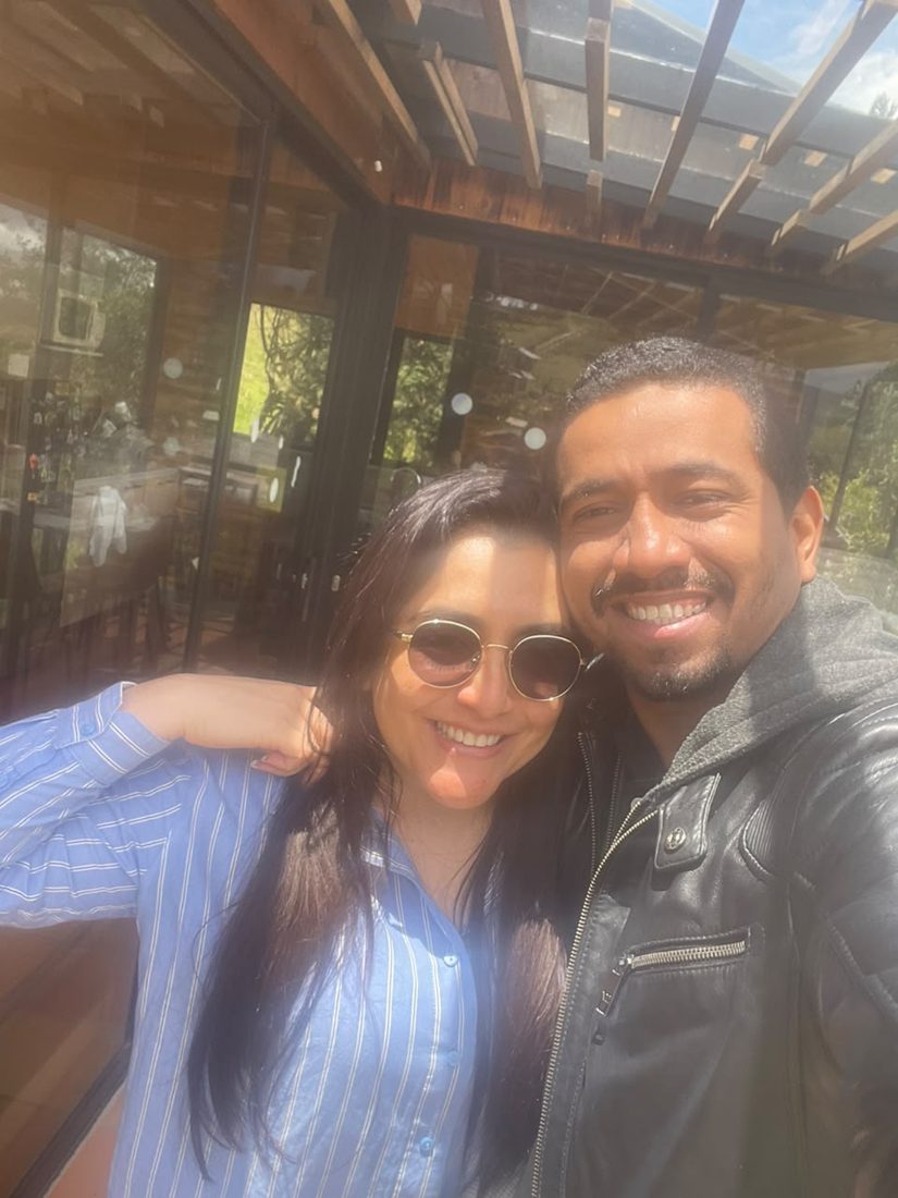 Mi reina y yo sonriendo