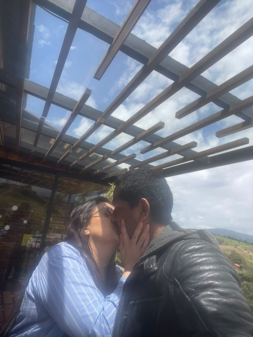 Un beso bajo el cielo